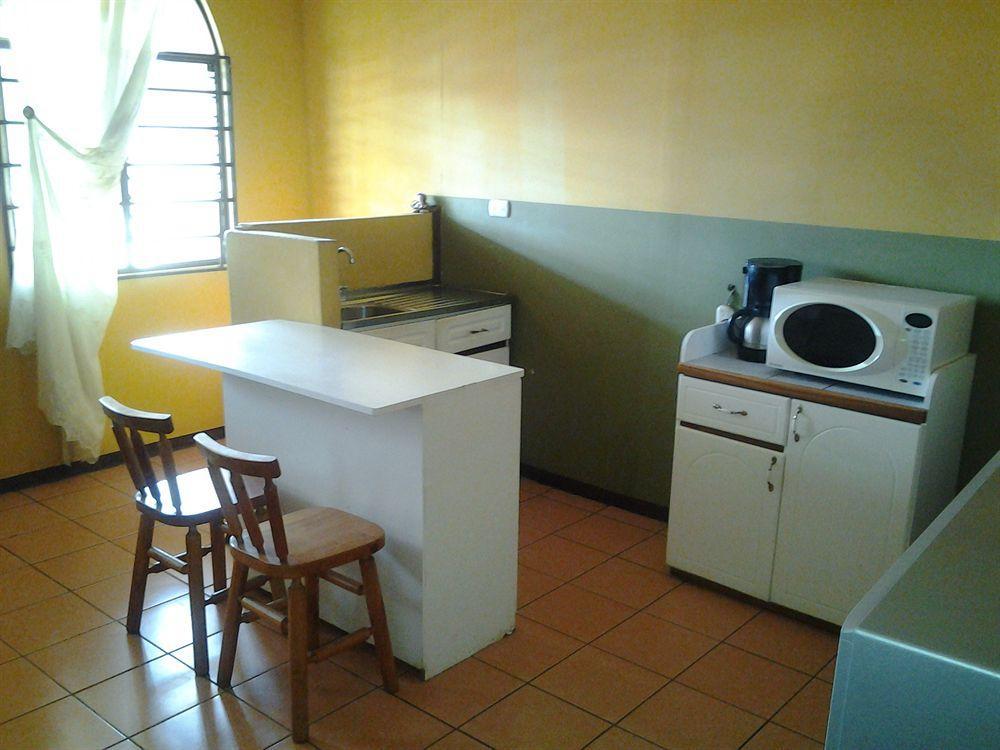 Cabinas Madeleine Puntarenas Extérieur photo