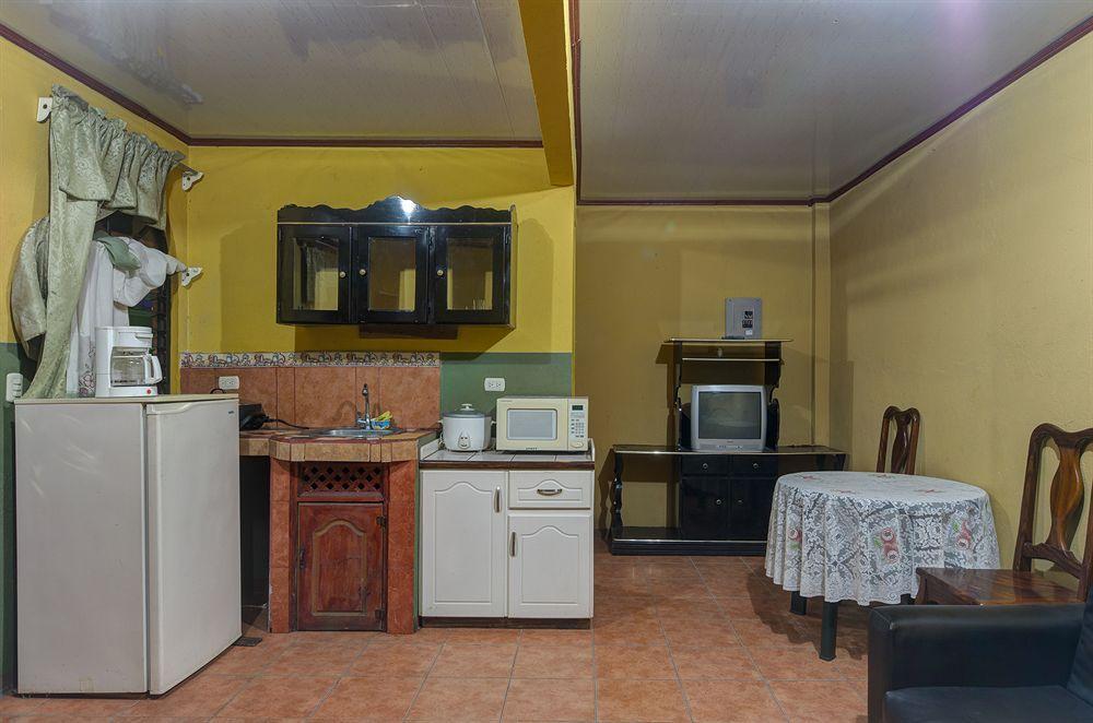 Cabinas Madeleine Puntarenas Extérieur photo