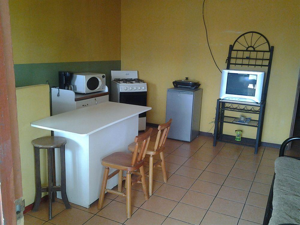 Cabinas Madeleine Puntarenas Extérieur photo