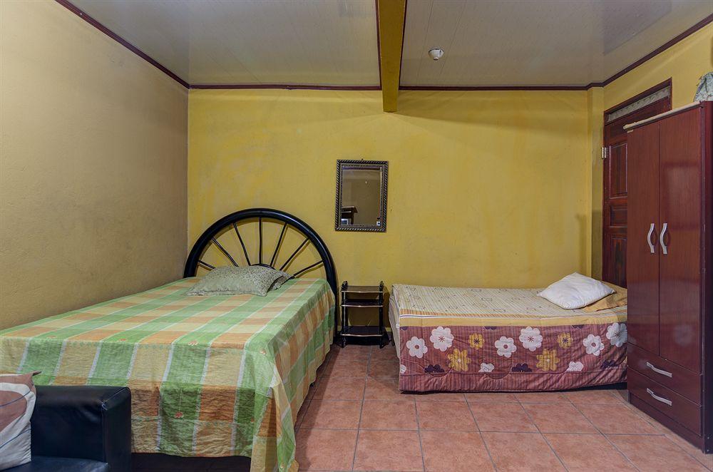 Cabinas Madeleine Puntarenas Extérieur photo