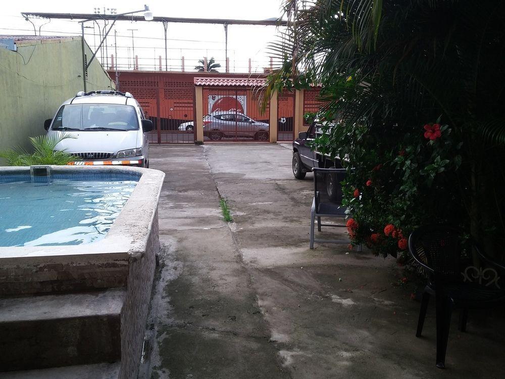 Cabinas Madeleine Puntarenas Extérieur photo