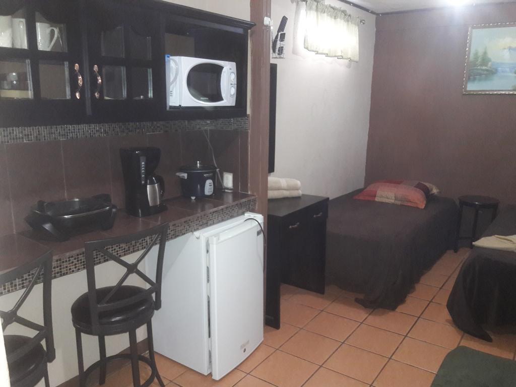 Cabinas Madeleine Puntarenas Extérieur photo