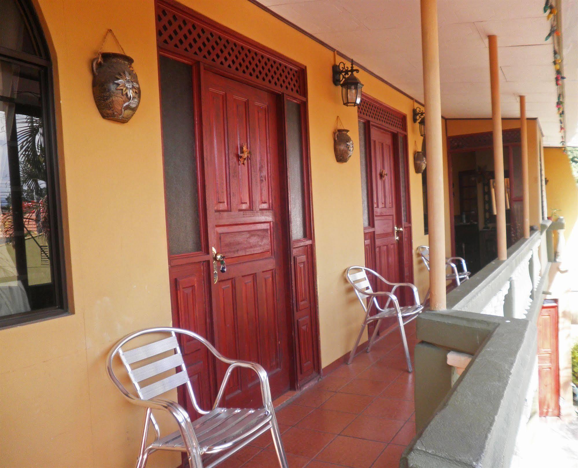 Cabinas Madeleine Puntarenas Extérieur photo