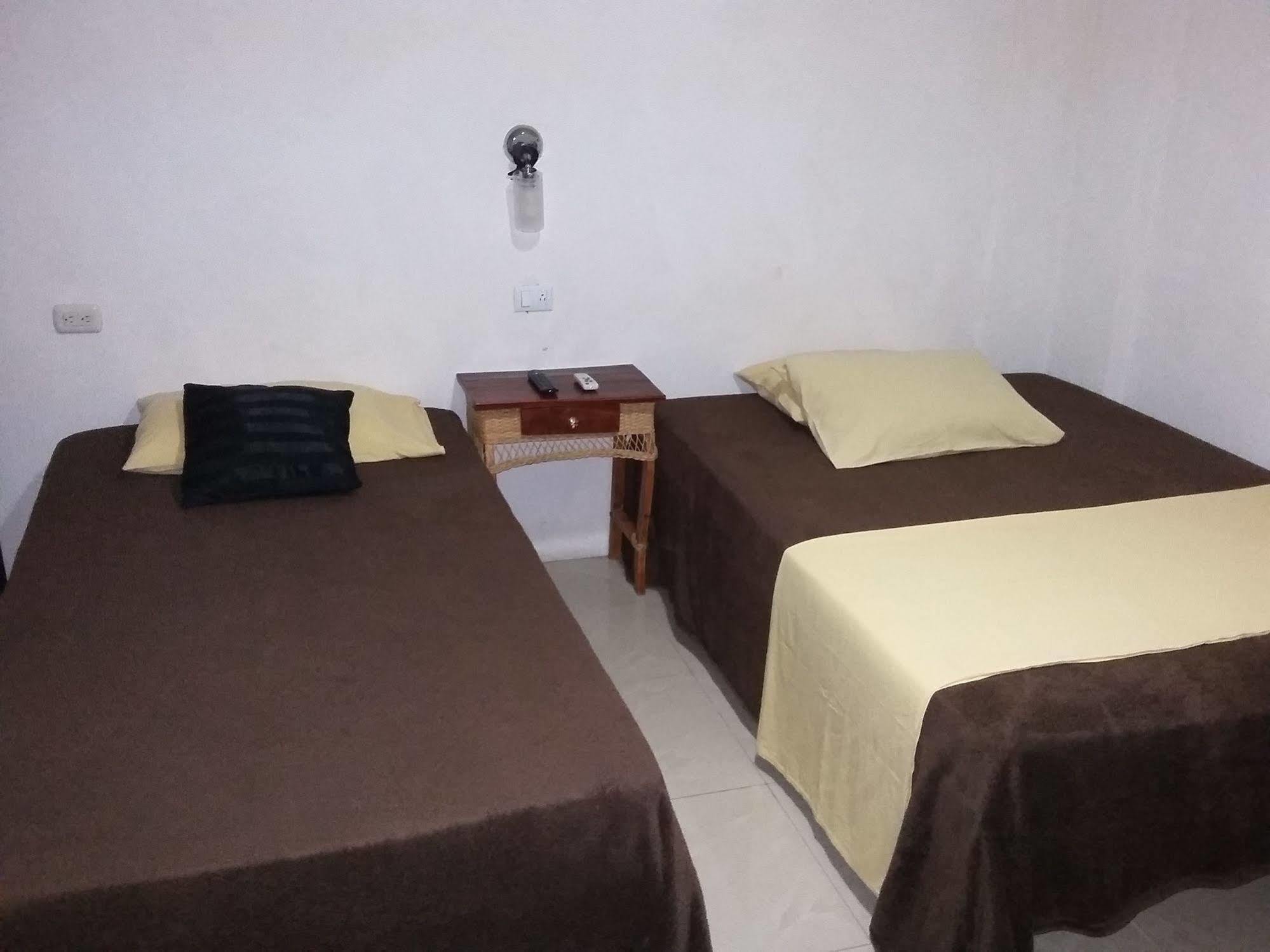 Cabinas Madeleine Puntarenas Extérieur photo